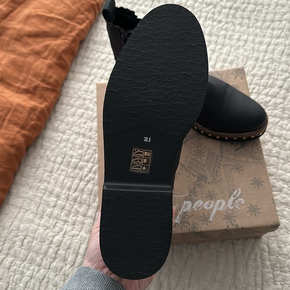 NWT Free People Atlas Puffer Chelsea Boot - Picture 4 of 4